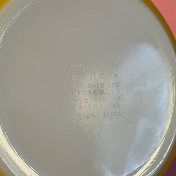 Green Spring Blossom Pyrex with lid - 473 Casserole Dish - 70s Pyrex - 1 Quart - Picture 2 of 8